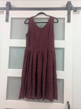Women's Sleeveless Midi Dress in Burgundy